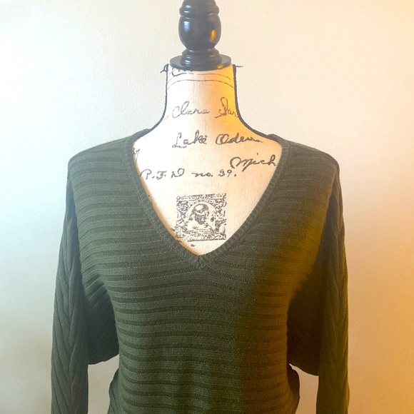 NY&Co Oversized Open Bar back Sweater - Picture 2 of 9